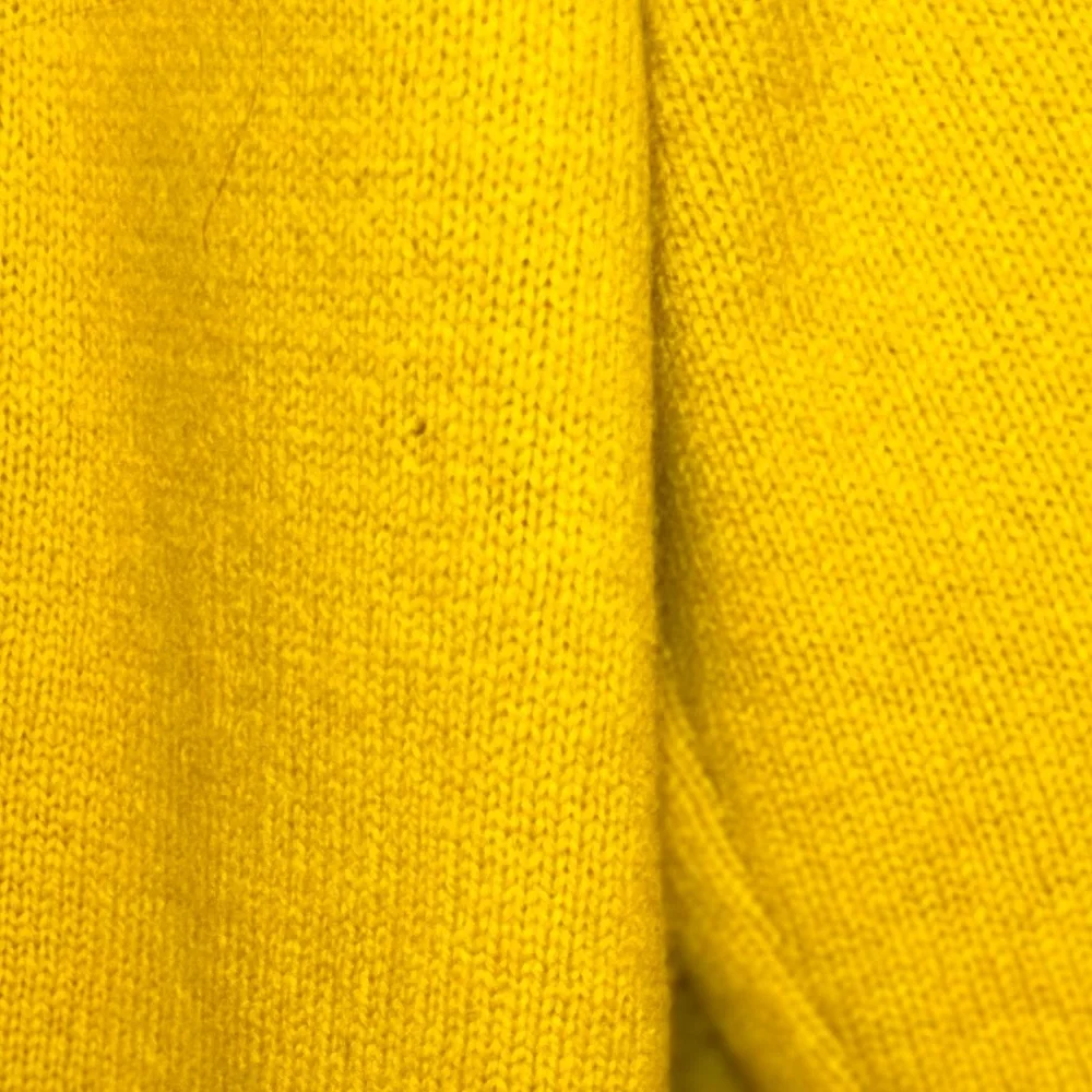 (#20) Used men’s large Louis Castro sweater